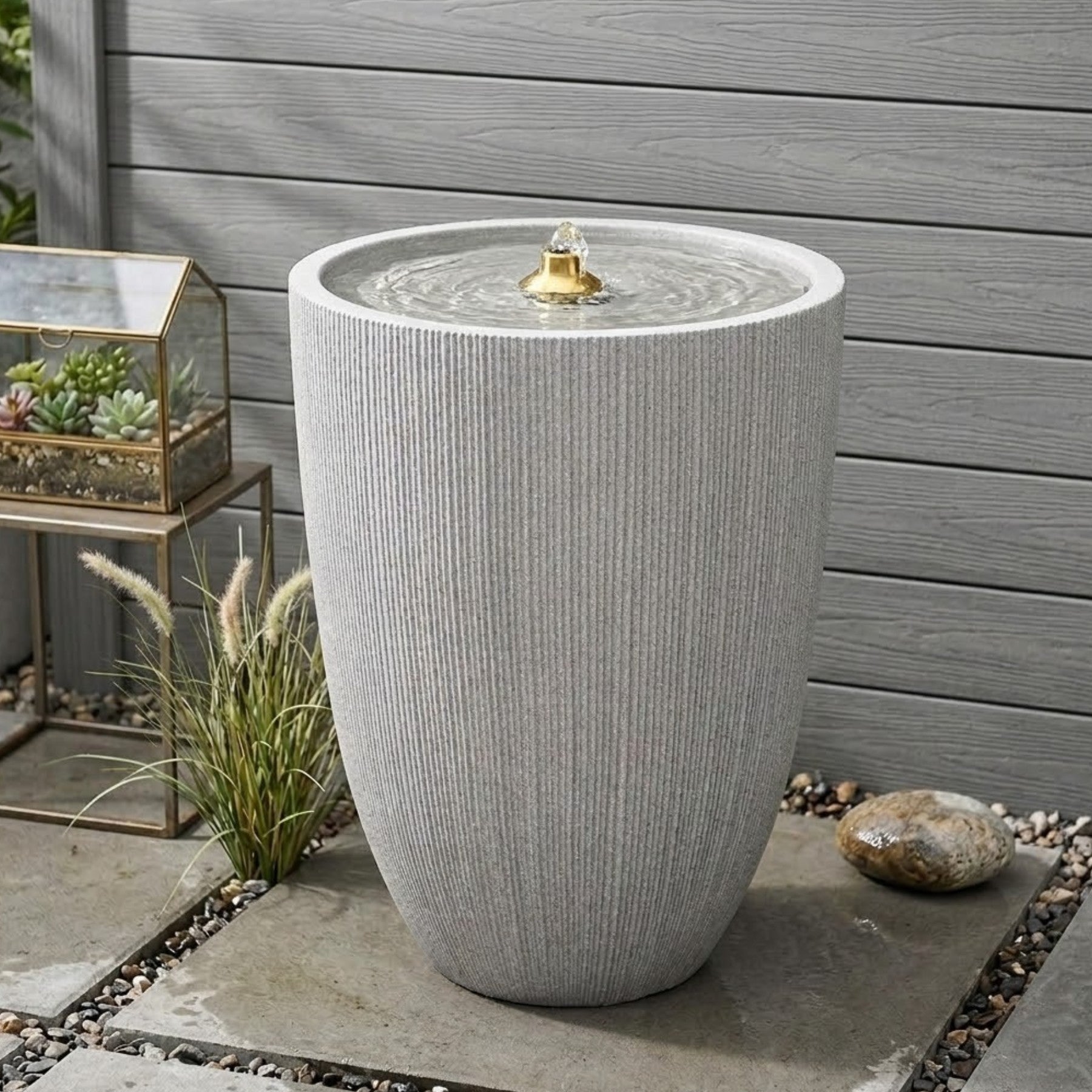 Hortus Lite Ribbed Stone Look Water Feature