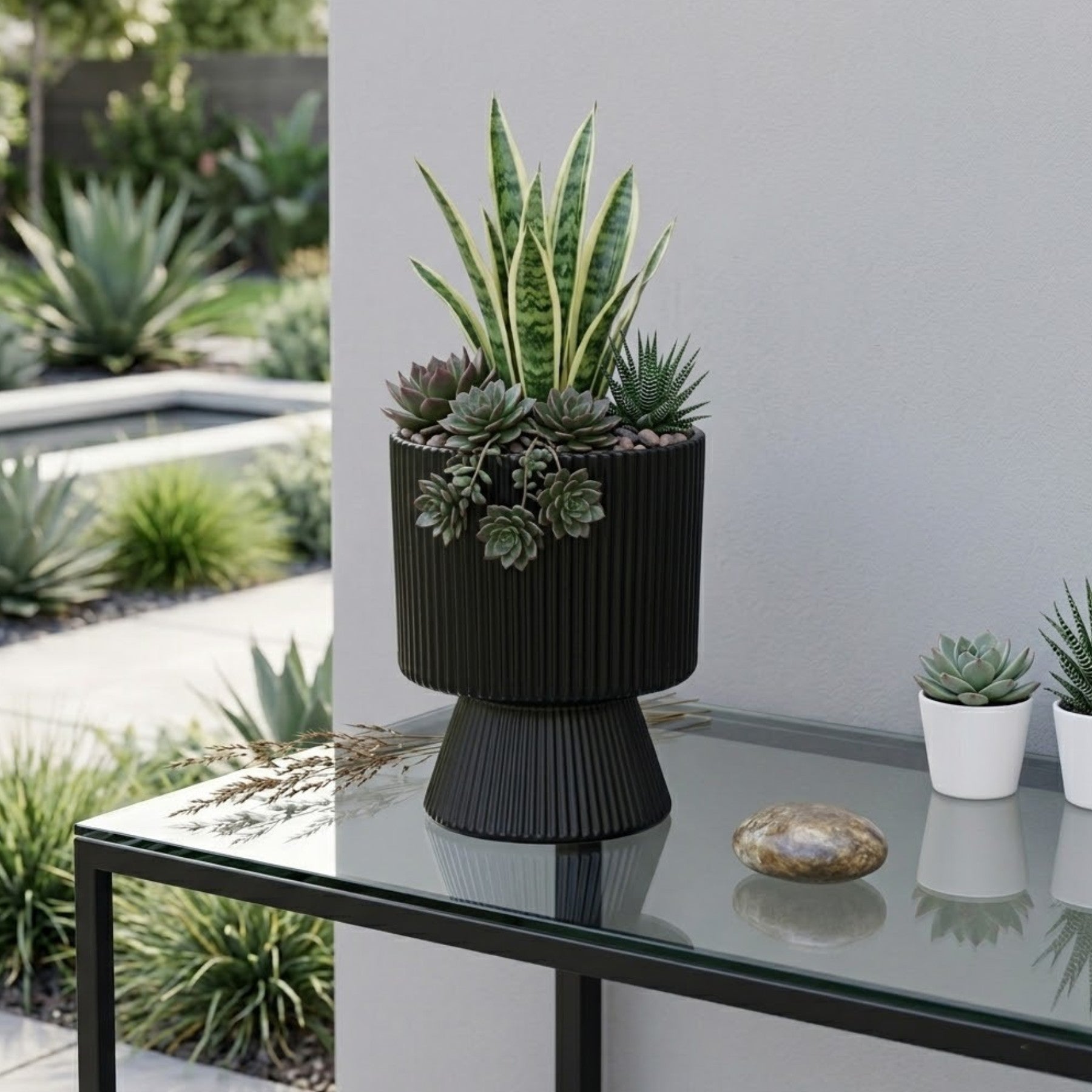 Hortus Oslo Urban Ribbed Planter Pot