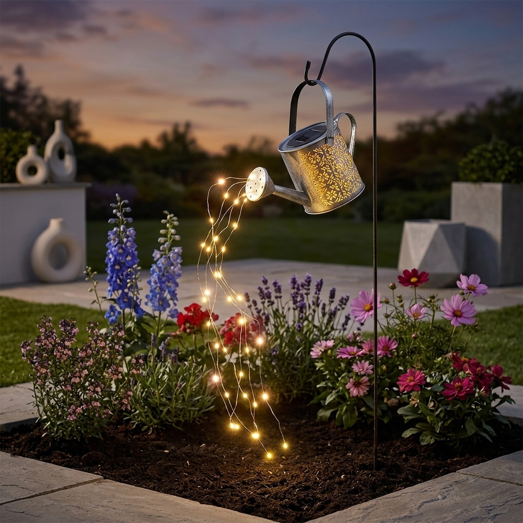 Lunaria Damasque Solar Watering Can Stake Light