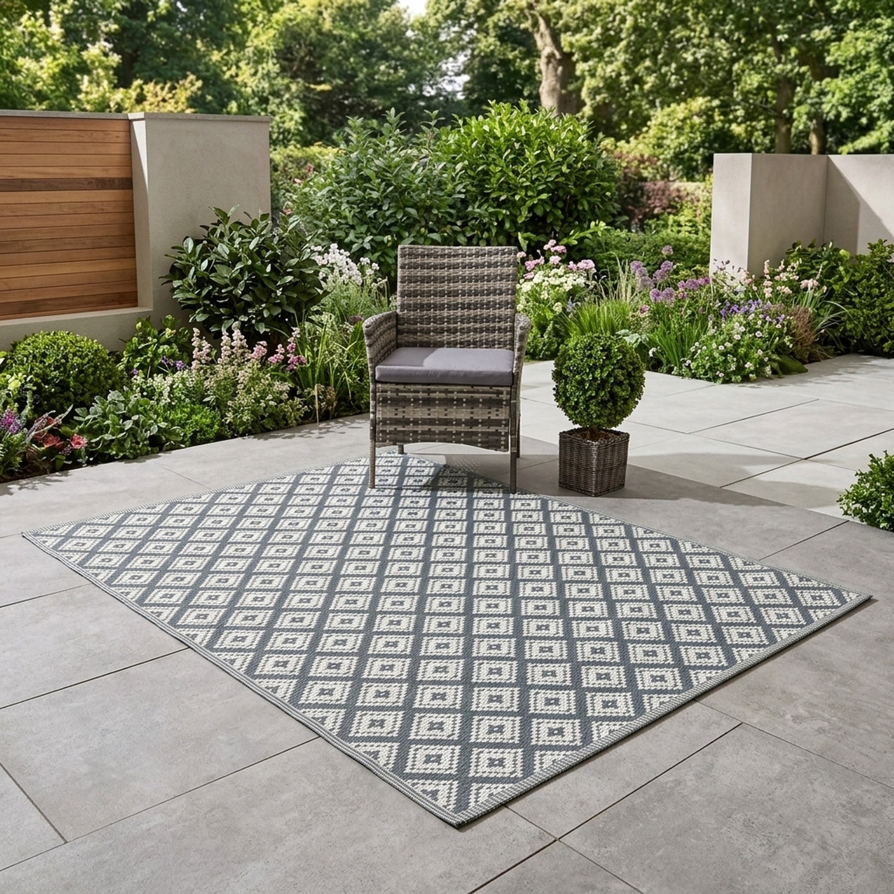Lunaria Diamond Outdoor Garden Rug