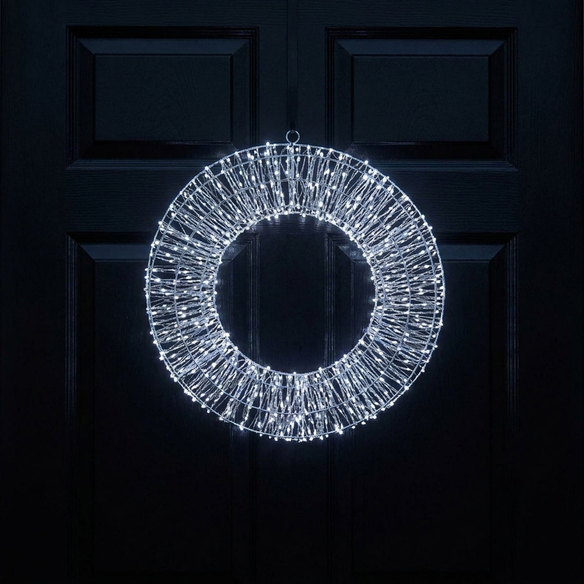 Twinkling Silver Wreath with 960 White LEDs