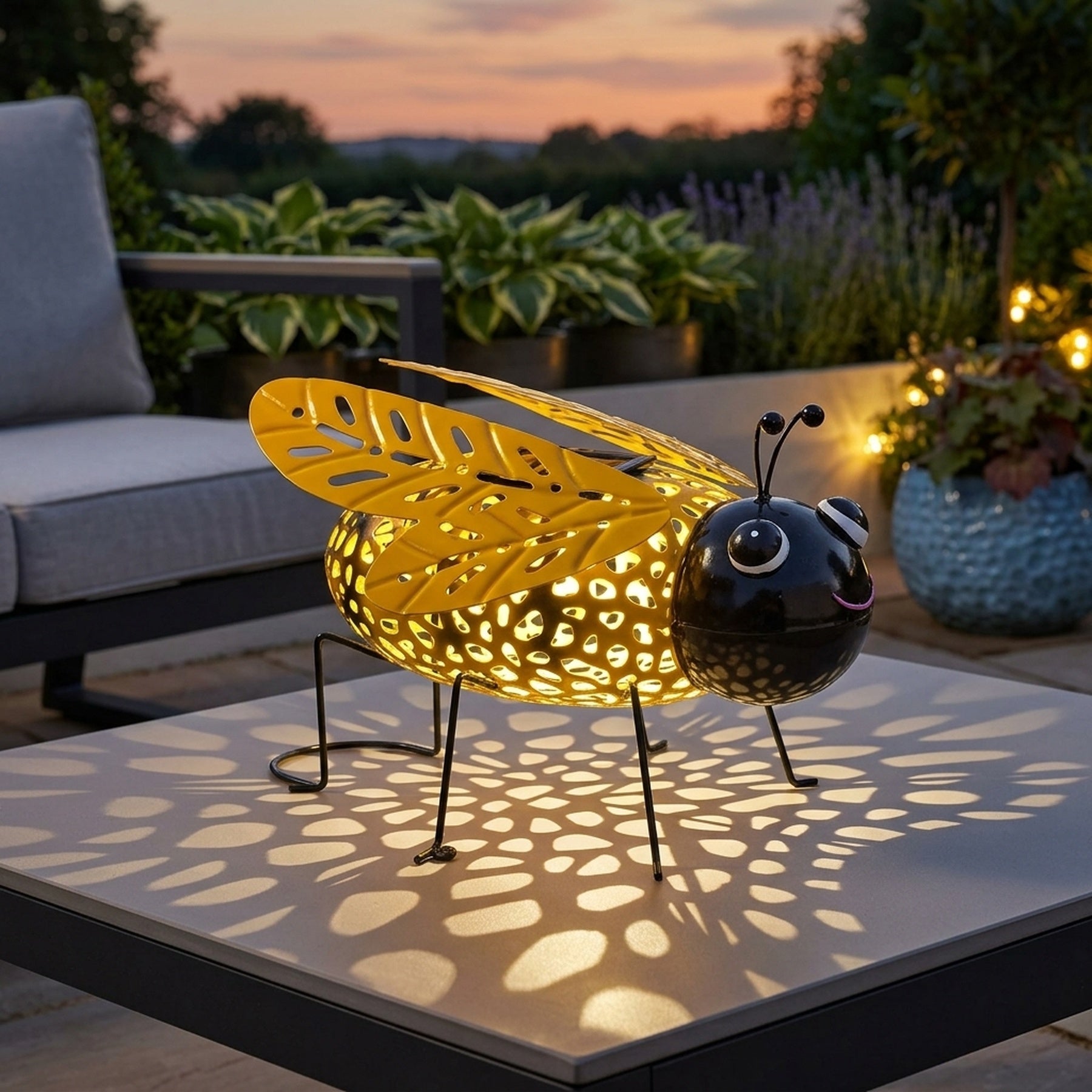 Solar Silhouette Buzzy Bee Light