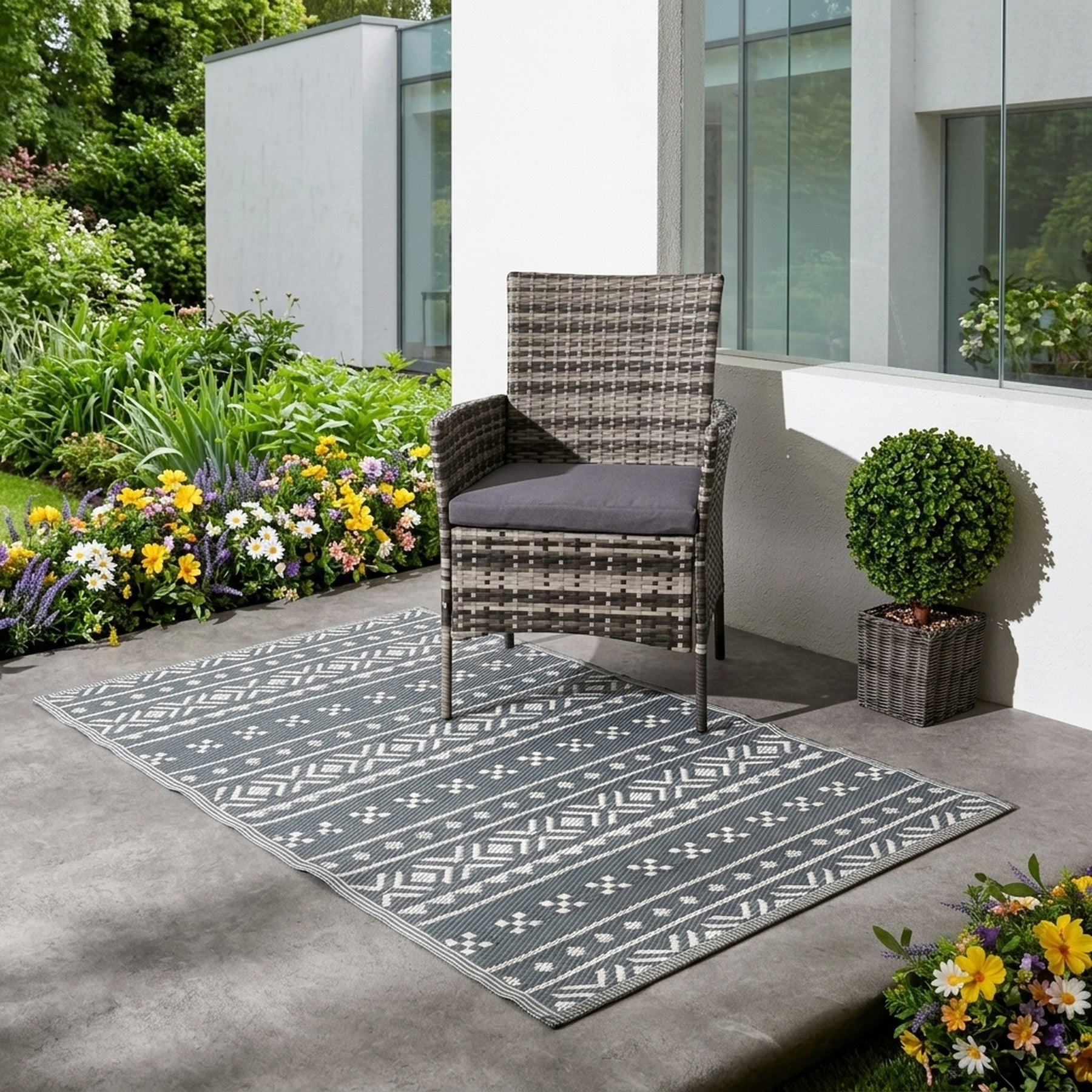 Lunaria Abstract Patterned Outdoor Rug