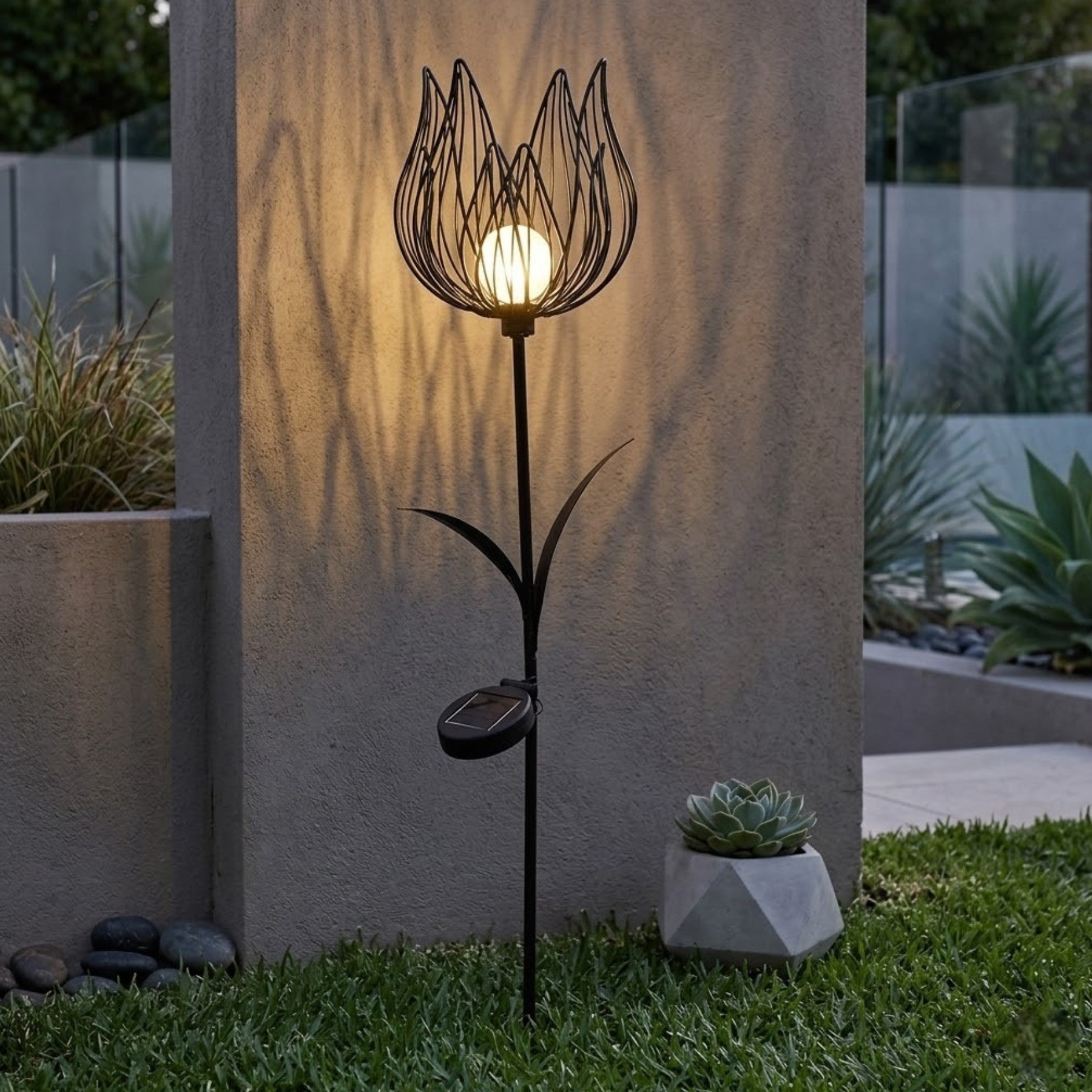 Lunaria Floral Urban Solar Garden Stake Light