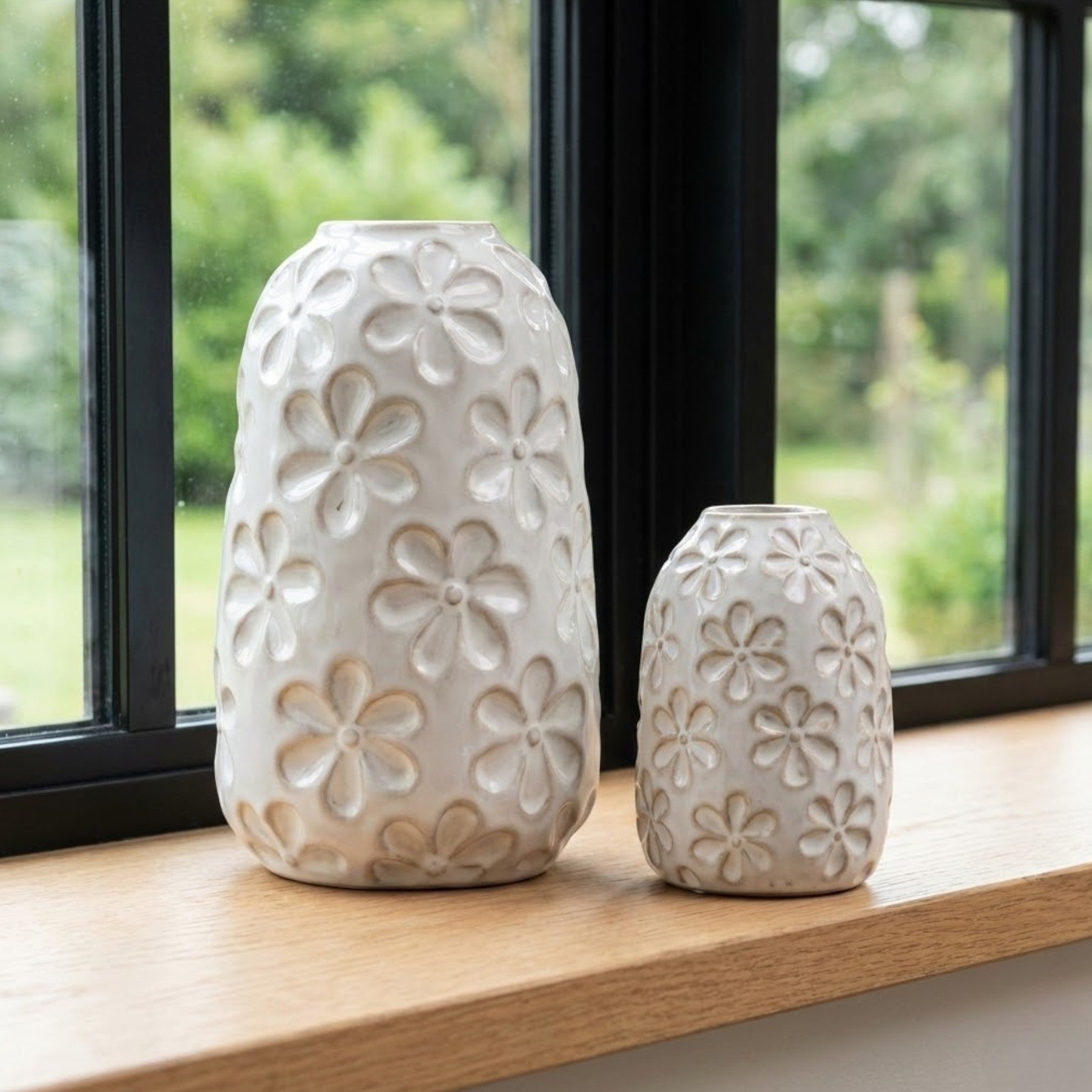 Botanical Embossed Daisy Vase Duo