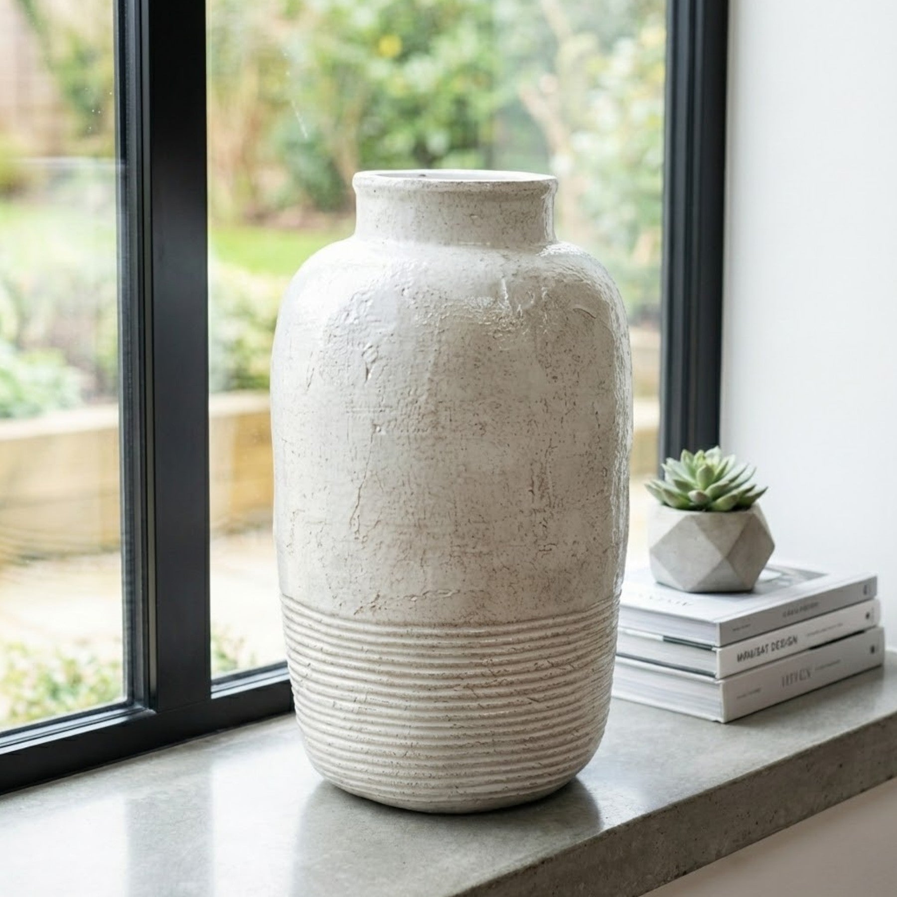 Maison Lumen Textured Vase